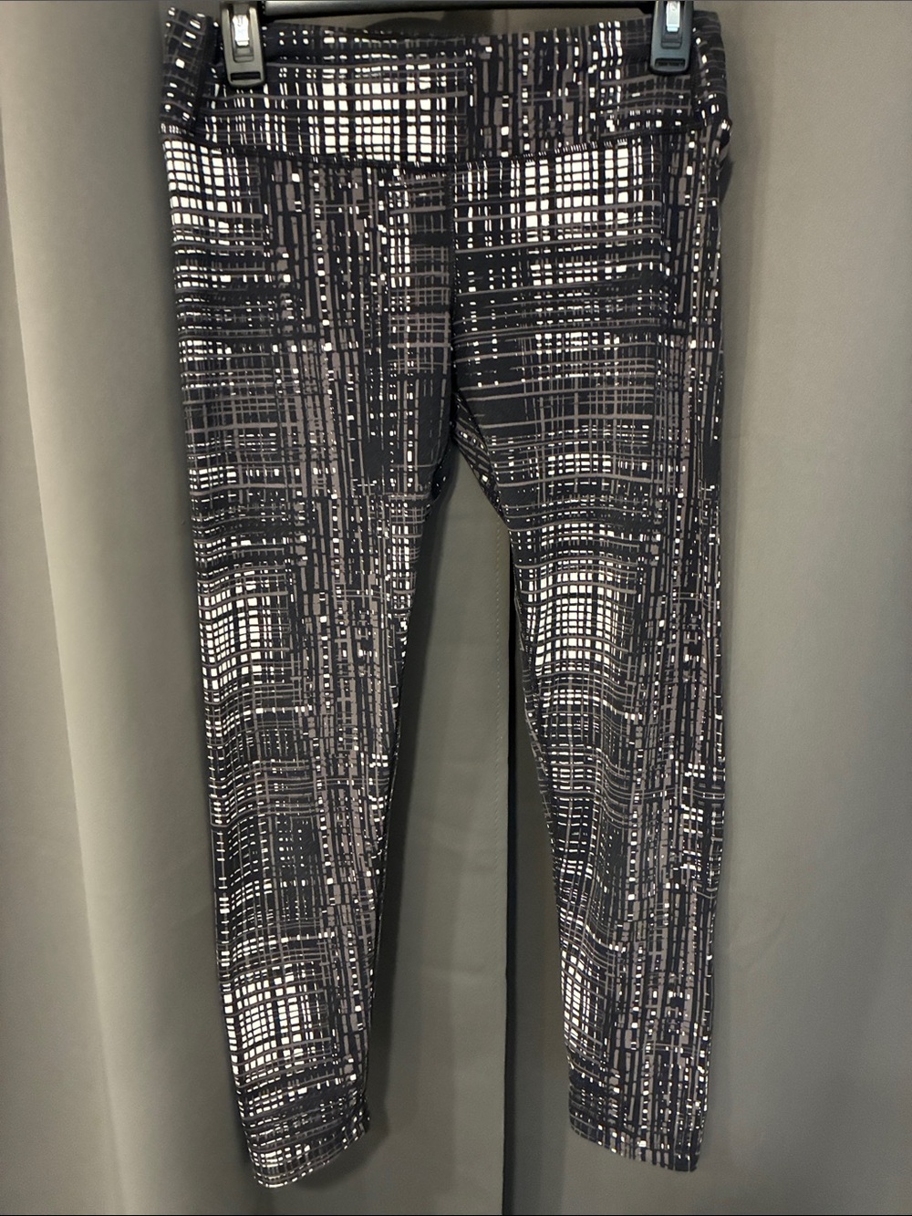Black & Gray Plaid Active Leggings